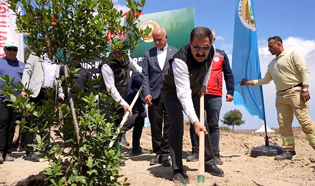 Deprem şehitleri için fidanlar toprakla buluştu: ''Ekolojik bir hafıza alanı''