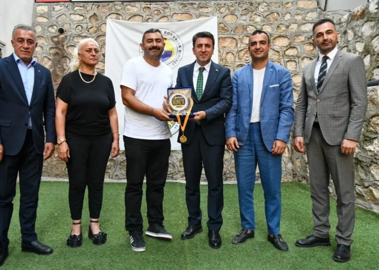 Munzur Balı, dünyanın en iyisi seçildi!;