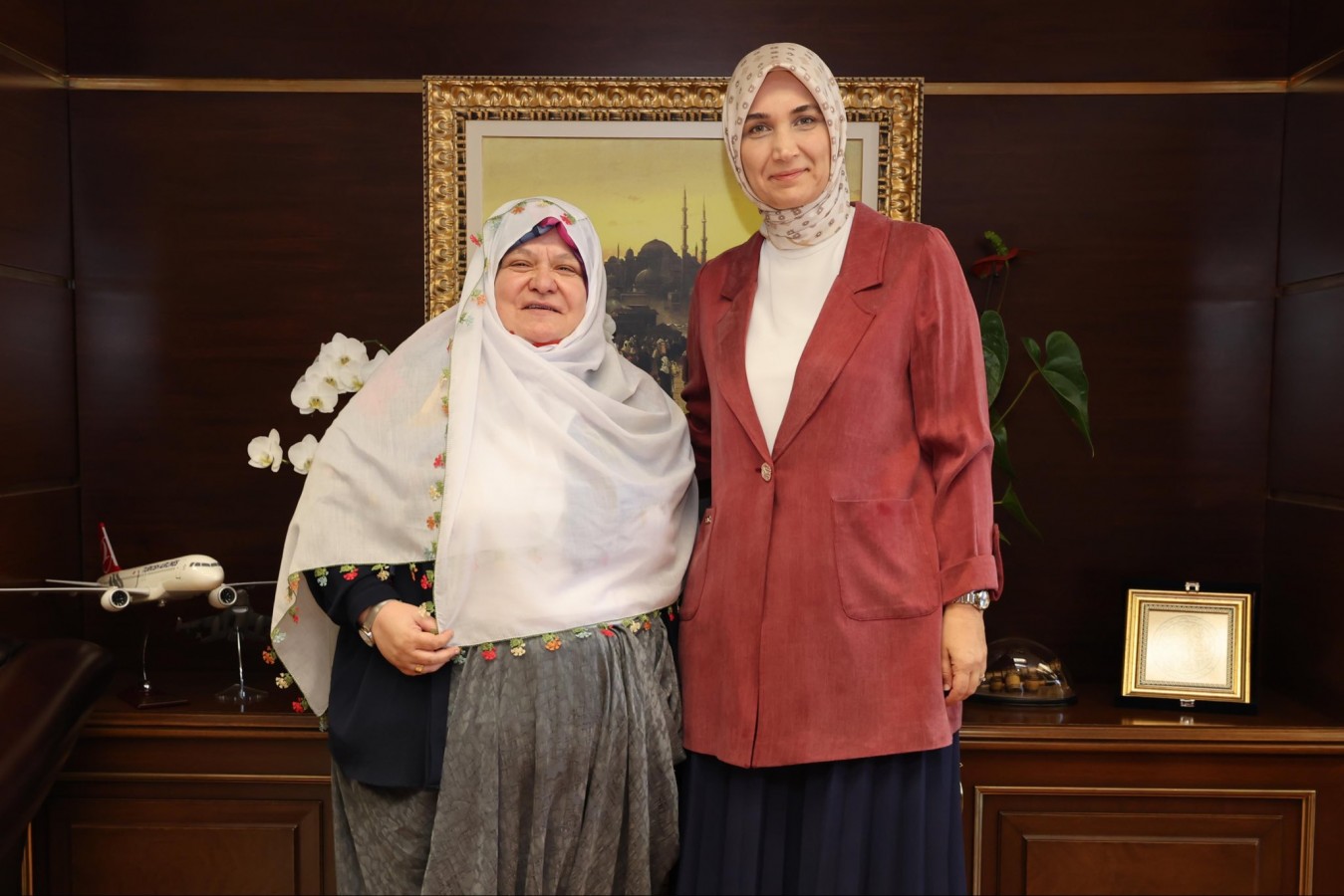 Bakan Yardımcısı Yiğitbaşı, Mihalgazi Belediye Başkanı Zeynep Güneş'i ağırladı