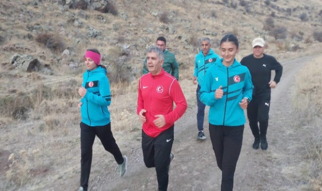 Milli atletlerle sabah 5 kilometre koşu