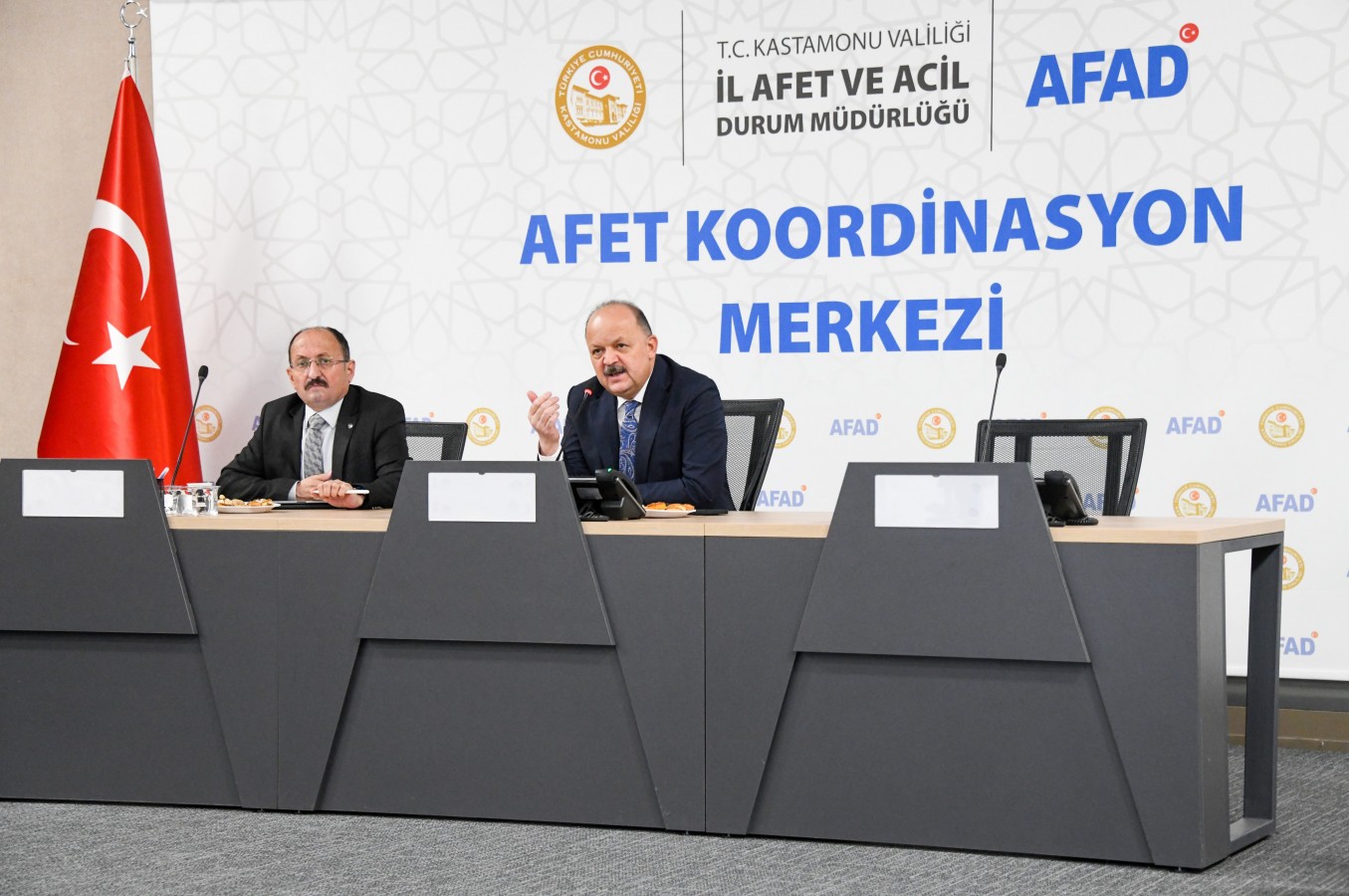 “Vatandaşlarımızın kışı sorunsuz geçirmesi için tüm kurumlarımız 7/24 görevde olacak”;