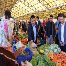 Kaymakam Korkuata, pazar esnafının nabzını tuttu