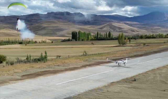 Vali Ayhan'ın çabası sonuç verdi: Türkiye'nin ilk ilçe havalimanı hizmete açıldı!