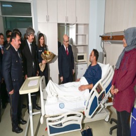 Emniyet Genel Müdürü Demirtaş, Yalova'daki çatışmada yaralanan polisi ziyaret etti