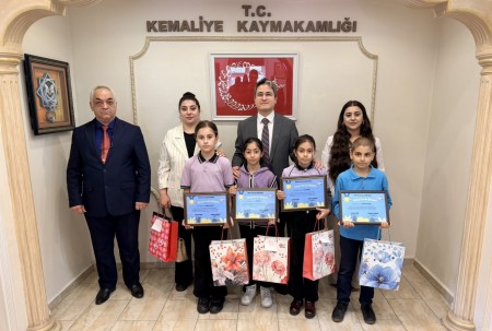 Kaymakam Arıkan, "kitap kurtlarını" tebrik etti